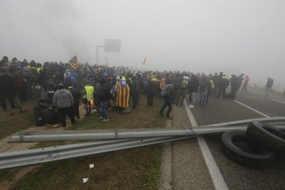 Corte de la A-2, marchas lentas y manifestación