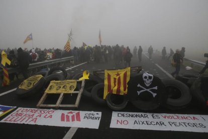 Corte de la A-2, marchas lentas y manifestación