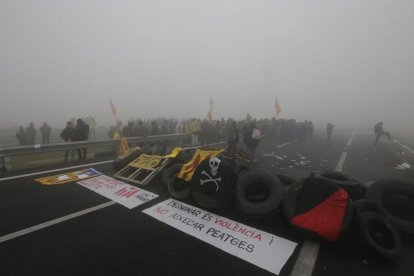 Corte de la A-2, marchas lentas y manifestación