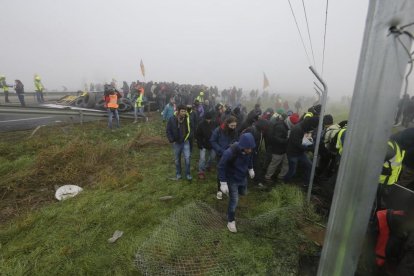 Corte de la A-2, marchas lentas y manifestación