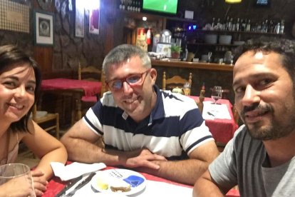 Felicita els teus familiars i amics pel seu aniversari, sant, casament enviant fotos a cercle@segre.com