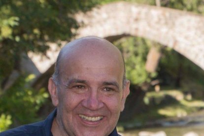 Felicita els teus familiars i amics pel seu aniversari, sant, casament enviant fotos a cercle@segre.com