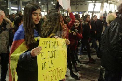 Concentraciones al mediodía y por la tarde en localidades de Lleida contra el juicio del 'proceso'