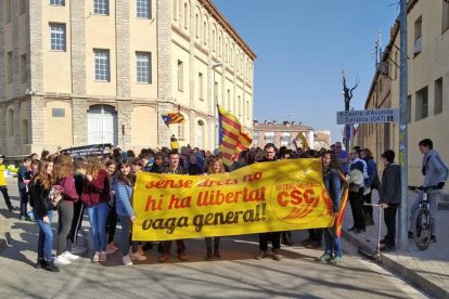 Concentraciones al mediodía y por la tarde en localidades de Lleida contra el juicio del 'proceso'
