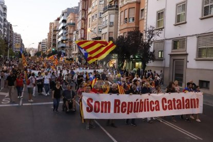 Desde la plaza Ricard Viñes hasta la plaza del CAP de Cappont, que en las próximas semanas será renombrada como 'De l'1 d'Octubre'.

En actualización...