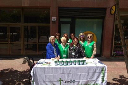 Felicita els teus familiars i amics pel seu aniversari, sant, casament enviant fotos a cercle@segre.com