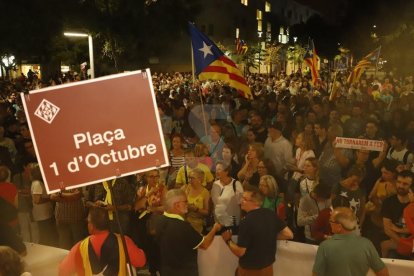 Desde la plaza Ricard Viñes hasta la plaza del CAP de Cappont, que en las próximas semanas será renombrada como 'De l'1 d'Octubre'.

En actualización...
