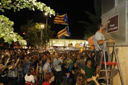 Desde la plaza Ricard Viñes hasta la plaza del CAP de Cappont, que en las próximas semanas será renombrada como 'De l'1 d'Octubre'.

En actualización...