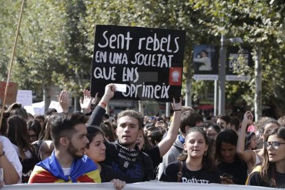 La manifestació d'estudiants ha reunit unes 2.000 persones.