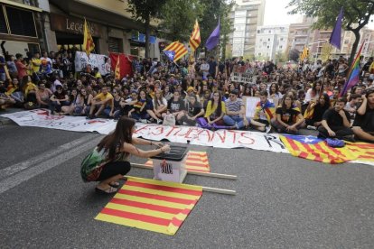 La manifestació d'estudiants ha reunit unes 2.000 persones.