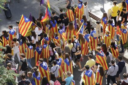 La manifestació d'estudiants ha reunit unes 2.000 persones.