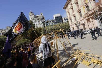 La manifestació d'estudiants ha reunit unes 2.000 persones.