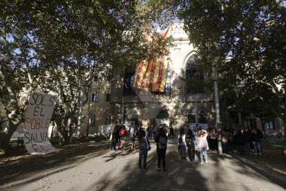 La manifestació d'estudiants ha reunit unes 2.000 persones.