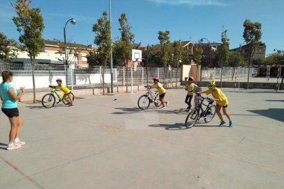 La deportista checa Verónika Kubínová, con medallas de oro en campeonatos europeos y del mundo de orientación en BTT, ha trabajado como auxiliar de conversación dentro del proyecto lingüístico Meridio de este colegio leridano.