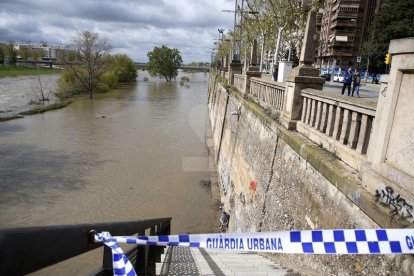 Tallen l'accés a la canalització del Segre a Lleida i Balaguer