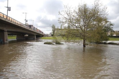 Tallen l'accés a la canalització del Segre a Lleida i Balaguer