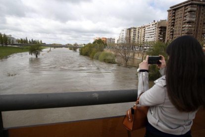 Tallen l'accés a la canalització del Segre a Lleida i Balaguer