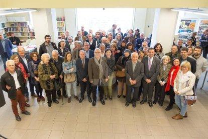 Rosas y libros llenan las calles de Lleida