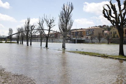 Tallen l'accés a la canalització del Segre a Lleida i Balaguer