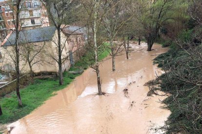 Tallen l'accés a la canalització del Segre a Lleida i Balaguer