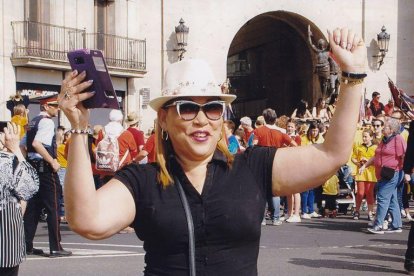 Felicita els teus familiars i amics pel seu aniversari, sant, casament enviant fotos a cercle@segre.com