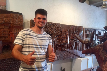 Felicita els teus familiars i amics pel seu aniversari, sant, casament enviant fotos a cercle@segre.com