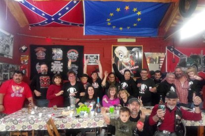 Felicita els teus familiars i amics pel seu aniversari, sant, casament enviant fotos a cercle@segre.com