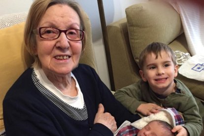 Felicita els teus familiars i amics pel seu aniversari, sant, casament enviant fotos a cercle@segre.com