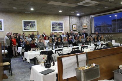 Felicita els teus familiars i amics pel seu aniversari, sant, casament enviant fotos a cercle@segre.com