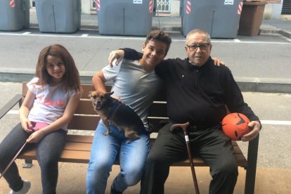 Felicita els teus familiars i amics pel seu aniversari, sant, casament enviant fotos a cercle@segre.com