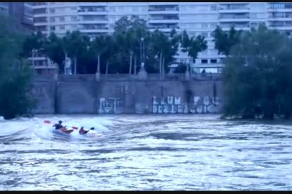 Baixen en caiac pel Segre a Lleida