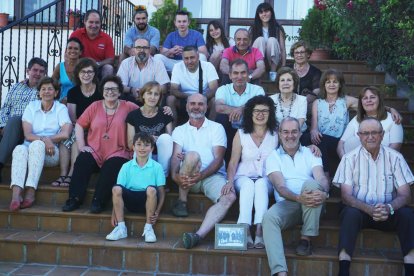 Felicita els teus familiars i amics pel seu aniversari, sant, casament enviant fotos a cercle@segre.com