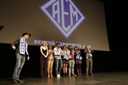 Les jugadores que van aconseguir el títol de Lliga van pujar a l’escenari al final de la projecció.
