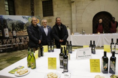 Más de 400 personas disfrutaron de degustaciones gratuitas del aceite de la DOP Les Garrigues.