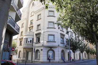 Gabriel Masfurroll, consejero delegado de Mi Tres Torres, y Clara Parés, gerente de Clínica de Ponent.