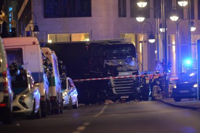 Almenys nou morts en irrompre un camió en un mercat nadalenc de Berlín