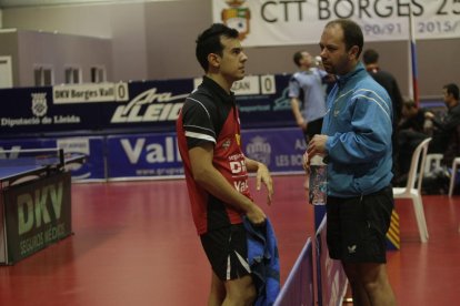 Marc Duran, que ganó los dos puntos que disputó, durante el partido ante Vitali Murzin.