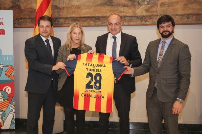 Aquesta és la pancarta que es va exhibir en una zona de la grada del Camp Nou durant el derbi de diumenge.