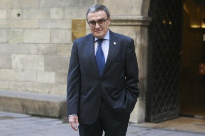 Àngel Ros: “Que agafin un tornavís, si volen treure plaques franquistes”