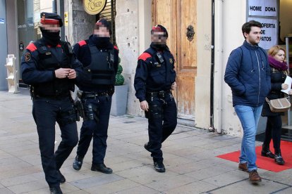 Patrullas armadas por las zonas comerciales de Lleida