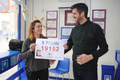 La Pastisseria Rosita de Castellserà repartió 10.000 euros con el número 73.348, comprado en Ivars.
