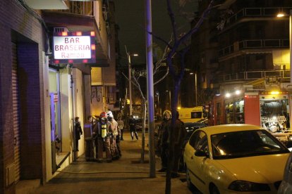 Vista del estado en el que quedó el autocar calcinado por las llamas ayer en Torres de Segre.
