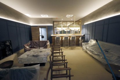 Un dels espais interiors del parador nacional de turisme del Roser.