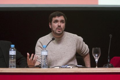 Els ministres De Guindos, Méndez de Vigo i Montoro, ahir amb la vicepresidenta Santamaría.