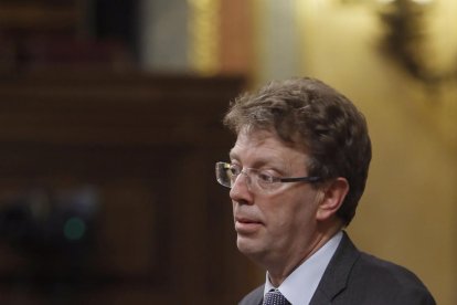 Els ministres De Guindos, Méndez de Vigo i Montoro, ahir amb la vicepresidenta Santamaría.