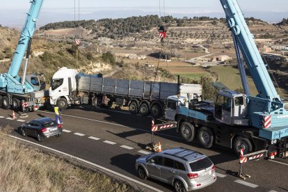 Tres vehicles van xocar a la sortida de Lleida cap a Alpicat.