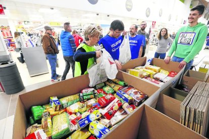 Un dels punts de recollida instal·lats pel Banc dels Aliments de Lleida.