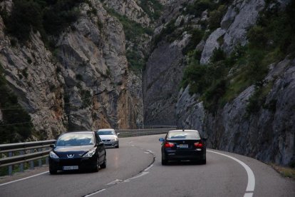 Una roca impactó en el parabrisas del vehículo el pasado miércoles.