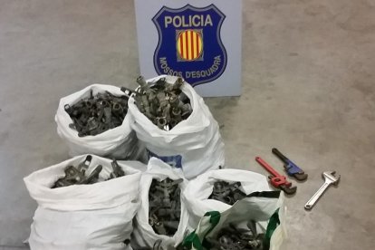 Dos detinguts per sostreure més de 4.500 aspersors en finques de la Noguera i el Segrià