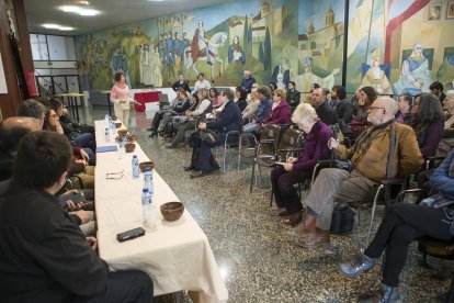 La representació té lloc en un cadafal de 30 metres de llarg amb el cel en un extrem (a la imatge) i l’infern en l’altre.